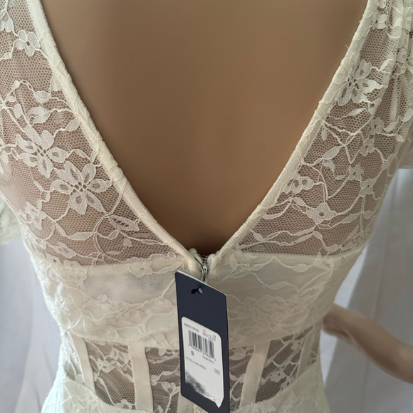 Guess Lace Dress Small NEW - Picture 6 of 9